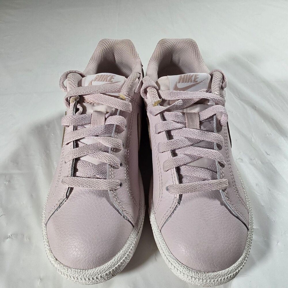 Nike Shoes Youth Size 5 Pink Low Top Casual Walking Athletic Sneakers 749867-603